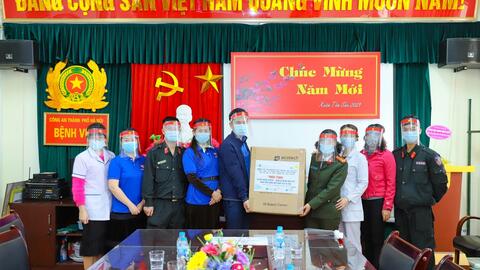 Chiến sĩ hợp sức diệt Covid-19