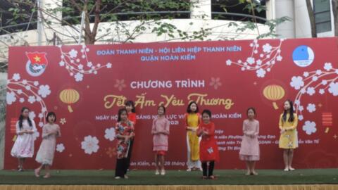 “Tết ấm yêu thương” đến với thiếu nhi hoàn cảnh khó khăn quận Hoàn Kiếm