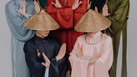 Tin tức giải trí mới nhất ngày 3/2: Ngân Anh cùng hoa hậu Phương Lê phát 10 tấn gạo từ thiện