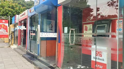 ATM vắng bóng khách hàng trong những ngày cận Tết