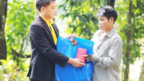 Nam A Bank mang Tết ấm đến bà con vùng lũ tại Trà Leng và Rào Trăng