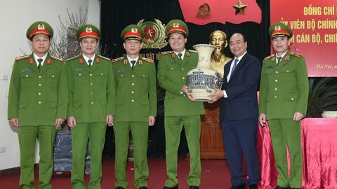 Quan tâm chăm lo đời sống, chế độ chính sách cho cán bộ, chiến sỹ Công an nhân dân