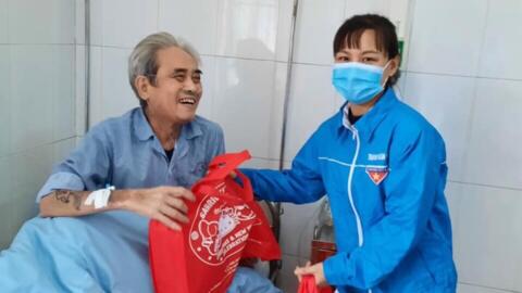 160 suất quà Tết trao tặng tới bệnh nhân có hoàn cảnh khó khăn