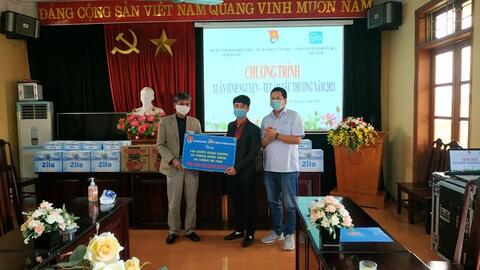 Trao quà Tết tới những mảnh đời kém may mắn
