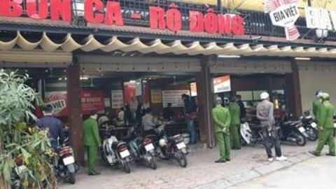 Hà Nội: Người dân chấp hành nghiêm quy định đóng cửa quán ăn đường phố