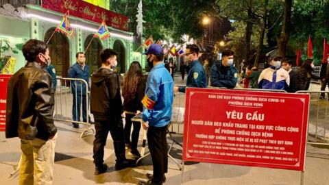 Vui Xuân mới, “áo xanh” Thủ đô không quên nhiệm vụ phòng dịch Covid-19