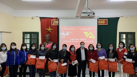 Nhiều phần quà Tết ý nghĩa gửi tặng học sinh trường PTDL dạy trẻ Câm điếc Hà Nội