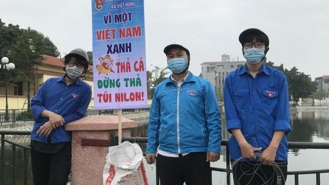 Cùng tuổi trẻ huyện Đông Anh “Thả cá đừng thả túi nilon”