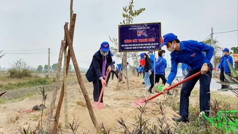 Ngày thanh niên cùng thực hiện 1.500 công trình, phần việc dâng Đảng