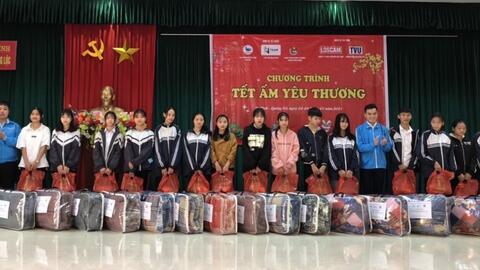 Mang Tết ấm yêu thương đến "rốn lũ" miền Trung