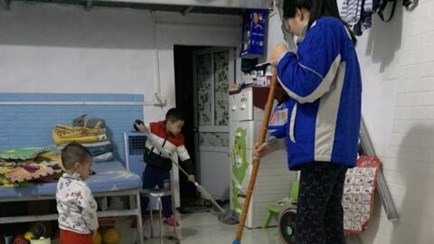 Công nhân trẻ đón Tết xa quê để mùa xuân thêm ý nghĩa