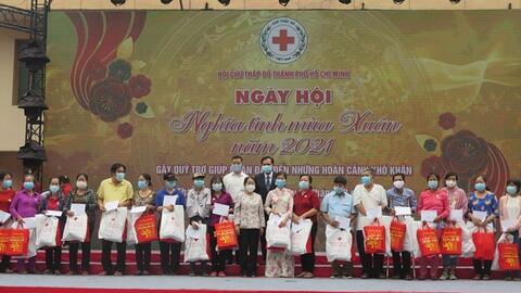 TP HCM: Ngày hội “Nghĩa tình mùa xuân” chăm lo cho bà con nghèo đón Tết