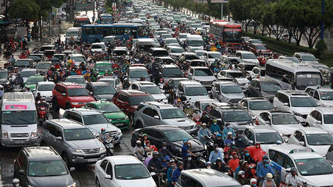 Nóng: Tái khởi động thu phí ô tô vào trung tâm TPHCM