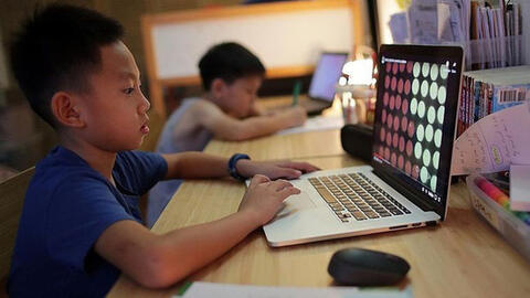 Chuyên gia 'mách nước' cho cha mẹ cách kiềm chế cơn tức giận, tránh cho con 'ăn đòn' khi học online