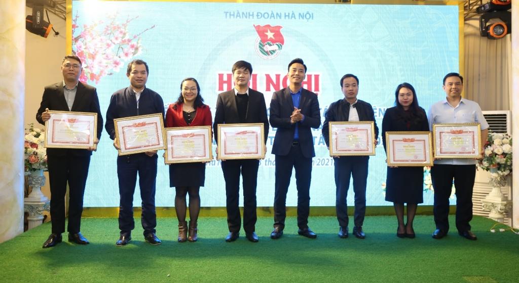 BCH Đoàn Thanh niên Thành phố tặng Bằng khen cho các đơn vị, phòng, ban có đóng góp xuất sắc cho công tác Đoàn và phong trào thanh thiếu nhi của thủ đô trong năm 2020 BCH Đoàn Thanh niên Thành phố tặng Bằng khen cho các đơn vị, phòng, ban có đóng góp xuất sắc cho công tác Đoàn và phong trào thanh thiếu nhi của thủ đô trong năm 2020