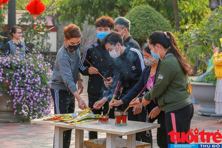 Đi lễ trong tâm dịch Cẩm Giàng, cầu năm Tân Sửu không Covid-19 Đi lễ trong tâm dịch Cẩm Giàng, cầu năm Tân Sửu không Covid-19