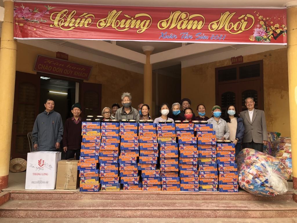 Những món quà trao tới các cụ tại trại phong Phú Bình Những món quà trao tới các cụ tại trại phong Phú Bình