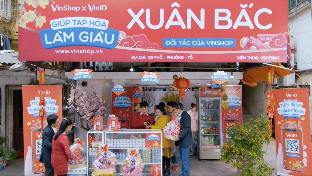 Xuân Bắc nhẹ gánh bán hàng tạp hóa nhờ những hỗ trợ ưu việt từ VinShop. Xuân Bắc nhẹ gánh bán hàng tạp hóa nhờ những hỗ trợ ưu việt từ VinShop.