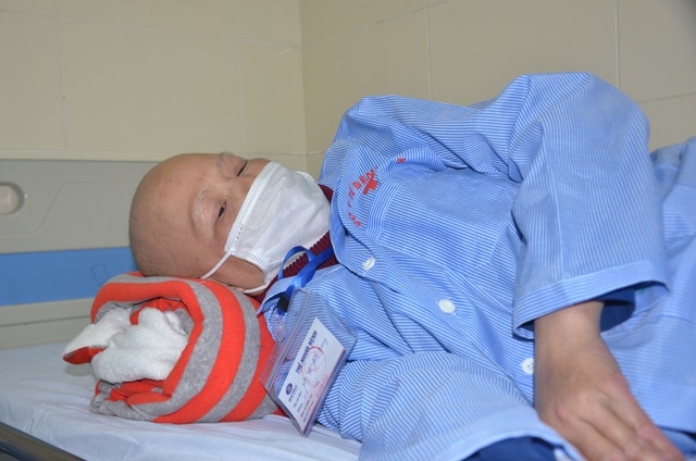 Tình trạng sức khỏe của chị Nguyễn Thị Thúy Dung rất xấu nhưng chị không lo cho sự sống chết của mình mà chỉ nghĩ đến những đứa con còn quá nhỏ