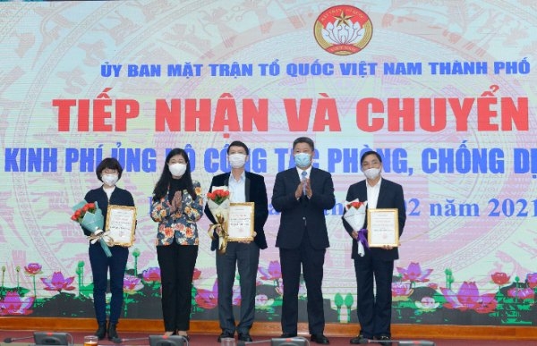 Ủy ban MTTQ Việt Nam Thành phố tiếp nhận ủng hộ của các đơn vị