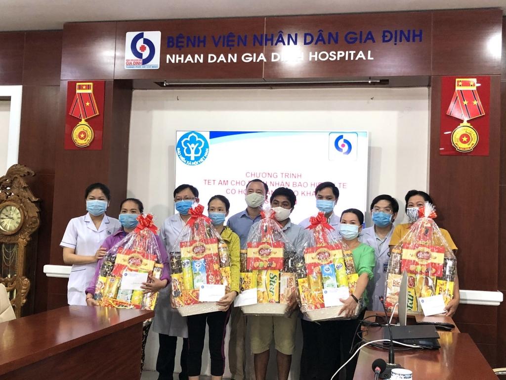 Tết ấm cho bệnh nhân BHYT có hoàn cảnh khó khăn
