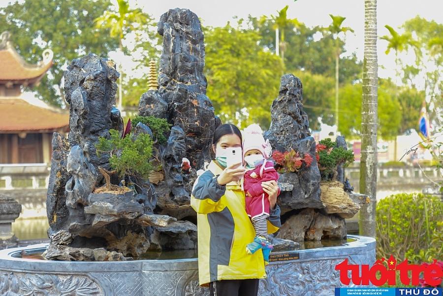 Đi lễ trong tâm dịch Cẩm Giàng, cầu năm Tân Sửu không Covid-19 Đi lễ trong tâm dịch Cẩm Giàng, cầu năm Tân Sửu không Covid-19
