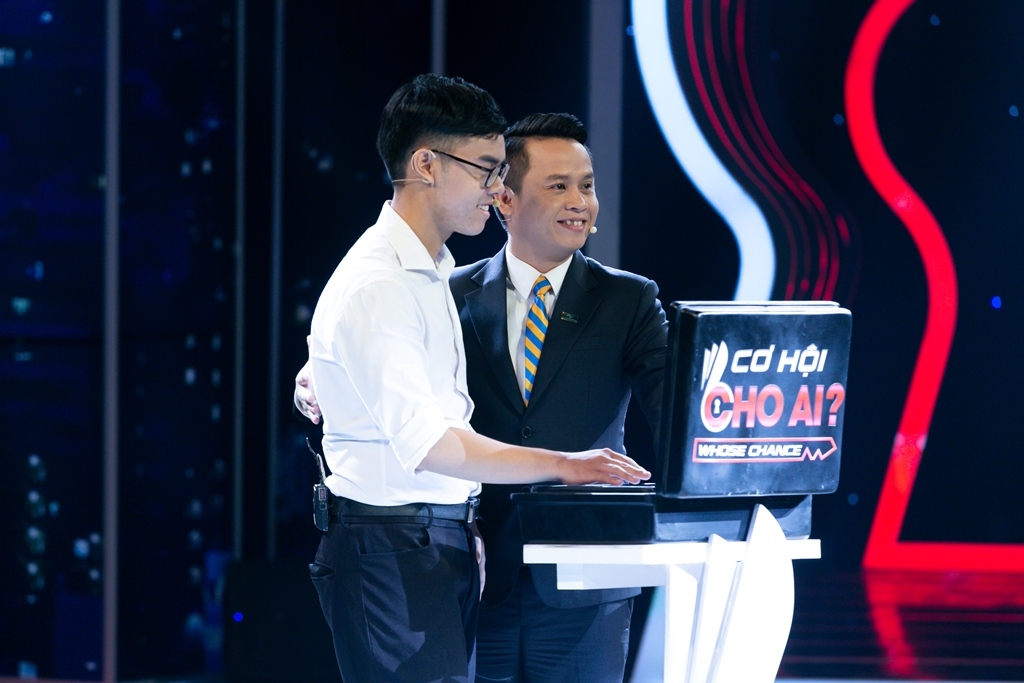 Kỷ Linh và sếp Quyền