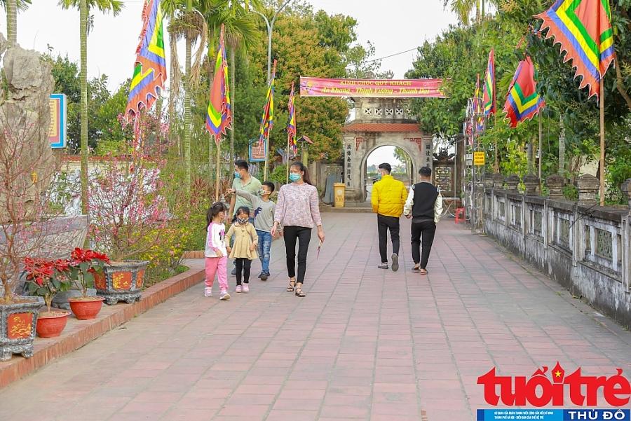 Đi lễ trong tâm dịch Cẩm Giàng, cầu năm Tân Sửu không Covid-19 Đi lễ trong tâm dịch Cẩm Giàng, cầu năm Tân Sửu không Covid-19