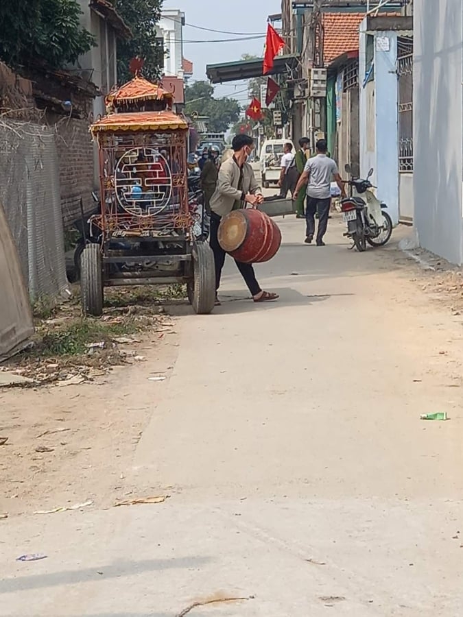 Được biết đối tượng N đã bị bắt giữ, hiện chị L đang được gia đình mai táng theo phong tục địa phương.