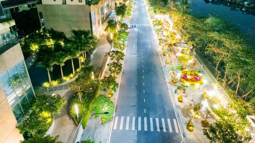 Toàn cảnh Công viên hoa xuân về đêm Toàn cảnh Công viên hoa xuân về đêm