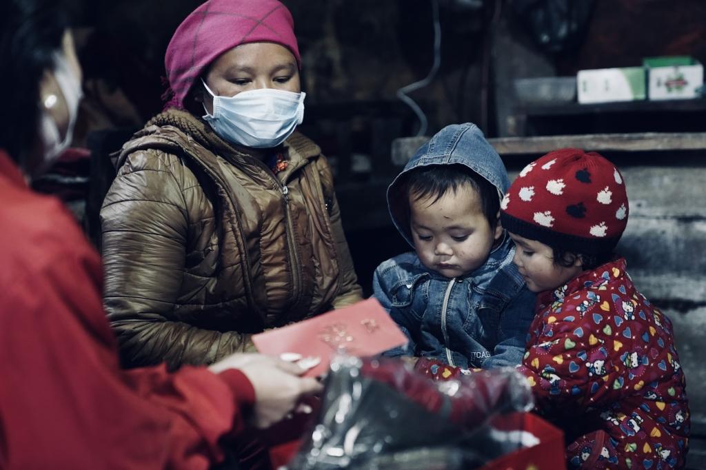 Đoàn thiện nguyện đến thăm hỏi, động viên và trao các phần quà Tết thiết thực cho một số gia đình đặc biệt khó khăn Đoàn thiện nguyện đến thăm hỏi, động viên và trao các phần quà Tết thiết thực cho một số gia đình đặc biệt khó khăn