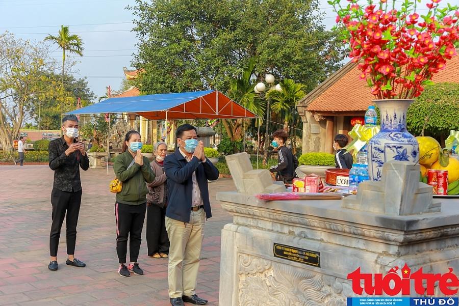 Đi lễ trong tâm dịch Cẩm Giàng, cầu năm Tân Sửu không Covid-19 Đi lễ trong tâm dịch Cẩm Giàng, cầu năm Tân Sửu không Covid-19