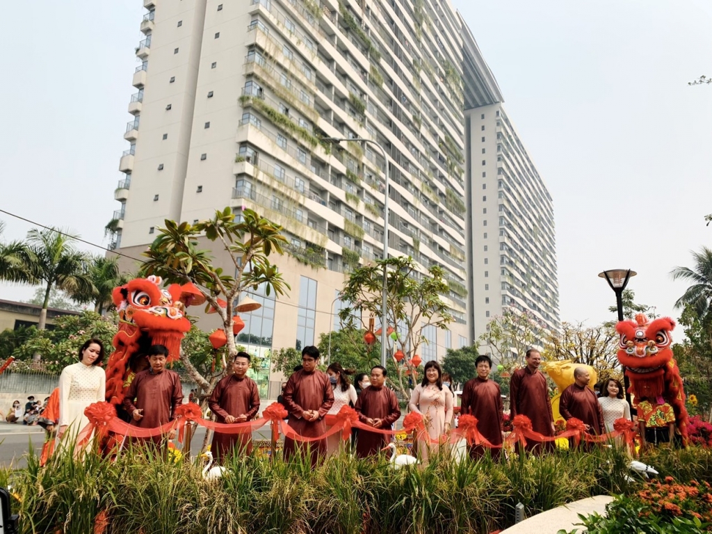 Được bao bọc bởi các con kênh, không khí Tết tại Diamond Lotus Riverside vừa mang nét hiện đại vừa phảng phất sự dung dị của quê hương Nam Bộ Được bao bọc bởi các con kênh, không khí Tết tại Diamond Lotus Riverside vừa mang nét hiện đại vừa phảng phất sự dung dị của quê hương Nam Bộ