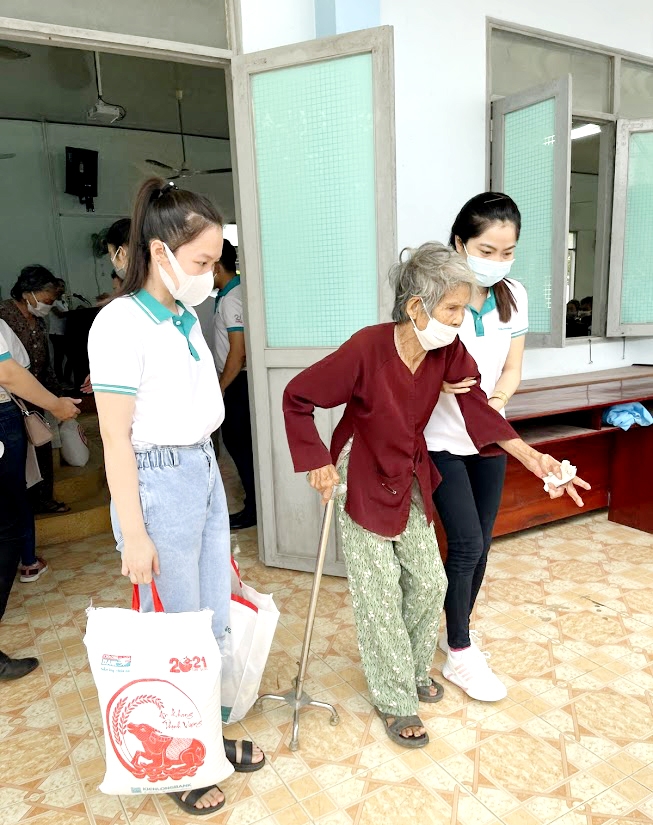 Kienlongbank trao tặng 8.450 phần quà Tết cho bà con khó khăn tại 134 địa phương Kienlongbank trao tặng 8.450 phần quà Tết cho bà con khó khăn tại 134 địa phương