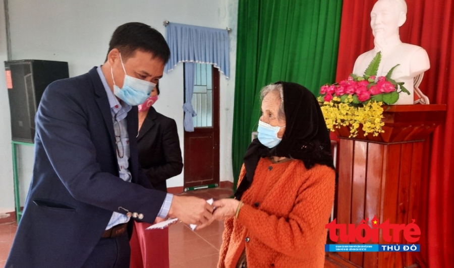 Báo Tuổi trẻ Thủ đô trao quà Tết cho người dân tỉnh Quảng Ngãi