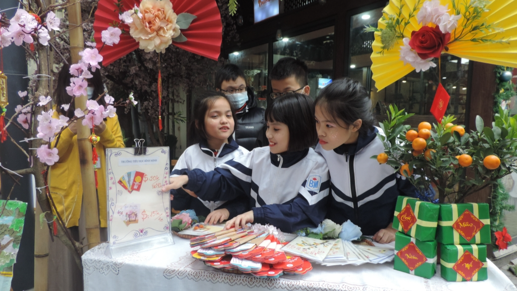 Các em thiếu nhi được trải nghiệm nhiều hoạt động thú vị Các em thiếu nhi được trải nghiệm nhiều hoạt động thú vị