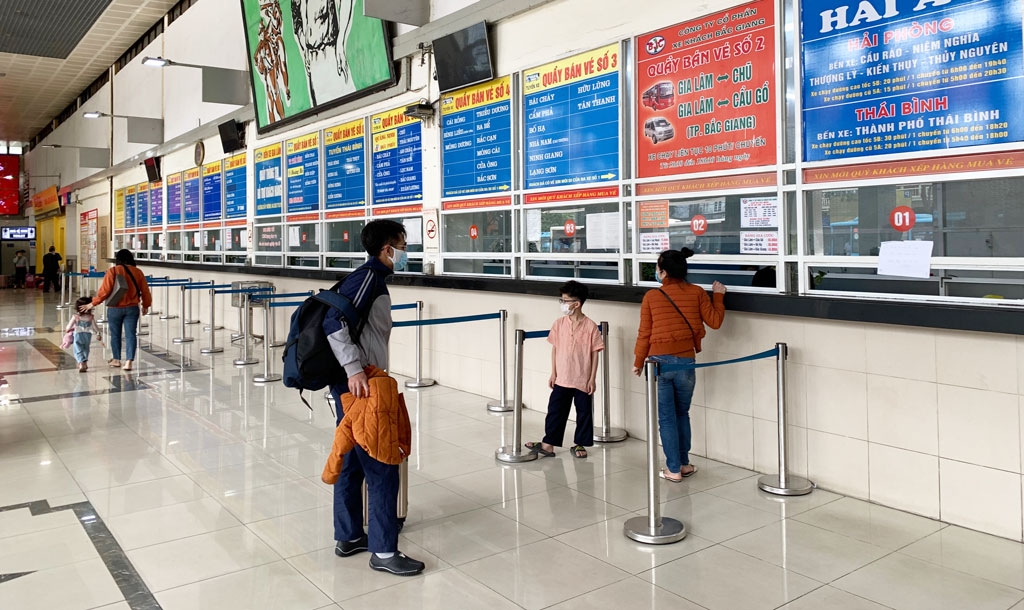 Đường phố, bến xe thông thoáng trước kỳ nghỉ Tết Nguyên đán