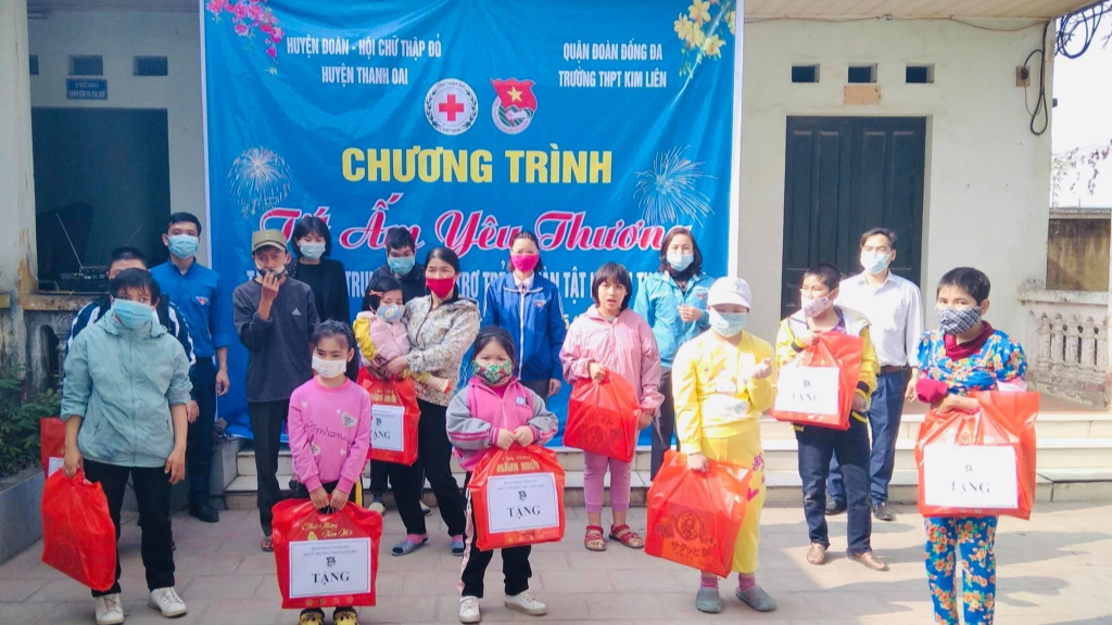 Các suất quà được trao tặng tới thiếu nhi có hoàn cảnh khó khăn