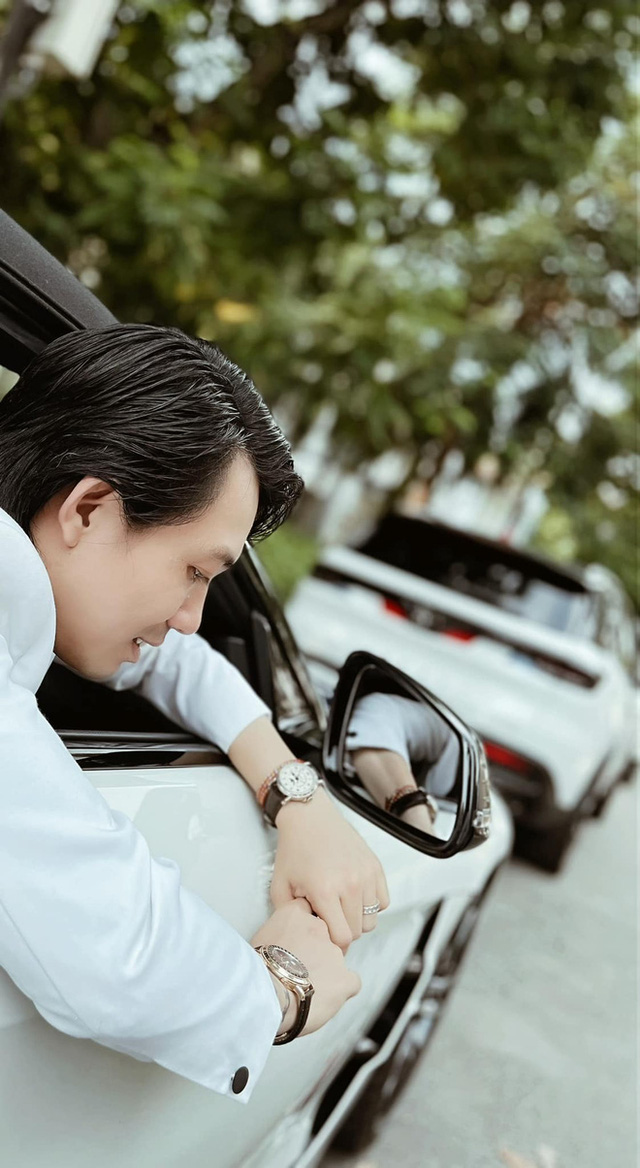 1 thập kỷ thay đổi cách sống ảo của Minh Nhựa: Từ thanh niên đến soái car, từ xuề xoà đến fashionista chính hiệu - Ảnh 39. 1 thập kỷ thay đổi cách sống ảo của Minh Nhựa: Từ thanh niên đến soái car, từ xuề xoà đến fashionista chính hiệu - Ảnh 39.
