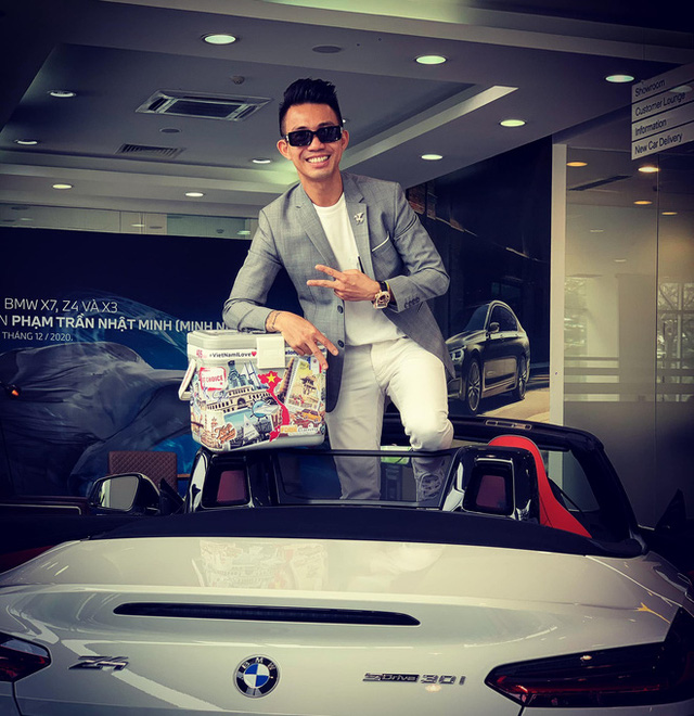 1 thập kỷ thay đổi cách sống ảo của Minh Nhựa: Từ thanh niên đến soái car, từ xuề xoà đến fashionista chính hiệu - Ảnh 18. 1 thập kỷ thay đổi cách sống ảo của Minh Nhựa: Từ thanh niên đến soái car, từ xuề xoà đến fashionista chính hiệu - Ảnh 18.