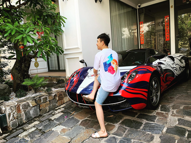 1 thập kỷ thay đổi cách sống ảo của Minh Nhựa: Từ thanh niên đến soái car, từ xuề xoà đến fashionista chính hiệu - Ảnh 16. 1 thập kỷ thay đổi cách sống ảo của Minh Nhựa: Từ thanh niên đến soái car, từ xuề xoà đến fashionista chính hiệu - Ảnh 16.