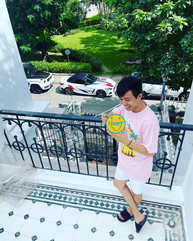 1 thập kỷ thay đổi cách sống ảo của Minh Nhựa: Từ thanh niên đến soái car, từ xuề xoà đến fashionista chính hiệu - Ảnh 30. 1 thập kỷ thay đổi cách sống ảo của Minh Nhựa: Từ thanh niên đến soái car, từ xuề xoà đến fashionista chính hiệu - Ảnh 30.