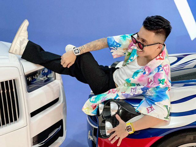 1 thập kỷ thay đổi cách sống ảo của Minh Nhựa: Từ thanh niên đến soái car, từ xuề xoà đến fashionista chính hiệu - Ảnh 22. 1 thập kỷ thay đổi cách sống ảo của Minh Nhựa: Từ thanh niên đến soái car, từ xuề xoà đến fashionista chính hiệu - Ảnh 22.