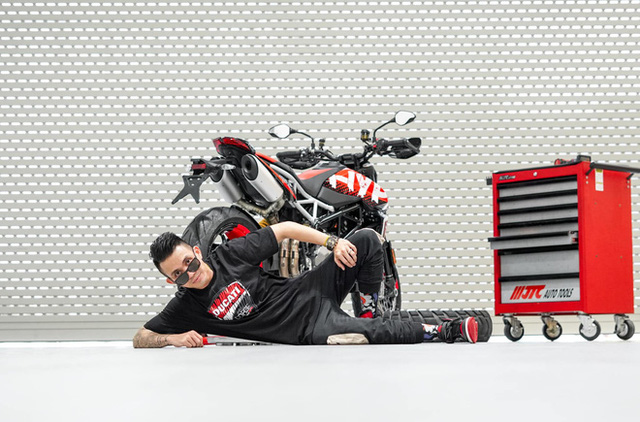 1 thập kỷ thay đổi cách sống ảo của Minh Nhựa: Từ thanh niên đến soái car, từ xuề xoà đến fashionista chính hiệu - Ảnh 32. 1 thập kỷ thay đổi cách sống ảo của Minh Nhựa: Từ thanh niên đến soái car, từ xuề xoà đến fashionista chính hiệu - Ảnh 32.