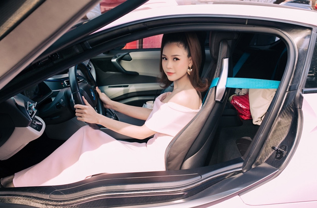 Mỹ nhân Sam ở tuổi 31: CEO triệu đô, mua siêu xe liên tục, biệt thự rải khắp Sài Gòn, chỉ lấy chồng khi người kia an toàn có 30-40 tỷ đồng trong tài khoản - Ảnh 2. Mỹ nhân Sam ở tuổi 31: CEO triệu đô, mua siêu xe liên tục, biệt thự rải khắp Sài Gòn, chỉ lấy chồng khi người kia an toàn có 30-40 tỷ đồng trong tài khoản - Ảnh 2.
