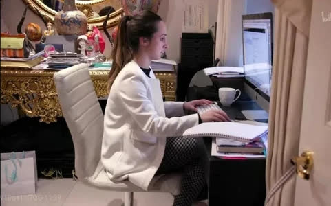 Những phụ huynh siêu giàu ở Anh: Thuê bảo mẫu chăm con từ A tới Z, sẵn sàng chi tới 31 tỷ đồng/năm, tặng cả biệt thự để trả công - Ảnh 5. Những phụ huynh siêu giàu ở Anh: Thuê bảo mẫu chăm con từ A tới Z, sẵn sàng chi tới 31 tỷ đồng/năm, tặng cả biệt thự để trả công - Ảnh 5.