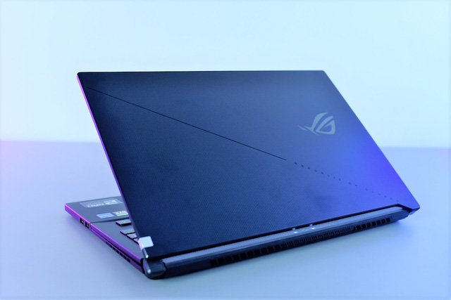 Laptop gaming giá 100 triệu đồng tại Việt Nam, cấu hình “khủng long”, tốc độ SSD nhanh nhất lên đến 10,500 MB/s - Ảnh 1. Laptop gaming giá 100 triệu đồng tại Việt Nam, cấu hình “khủng long”, tốc độ SSD nhanh nhất lên đến 10,500 MB/s - Ảnh 1.