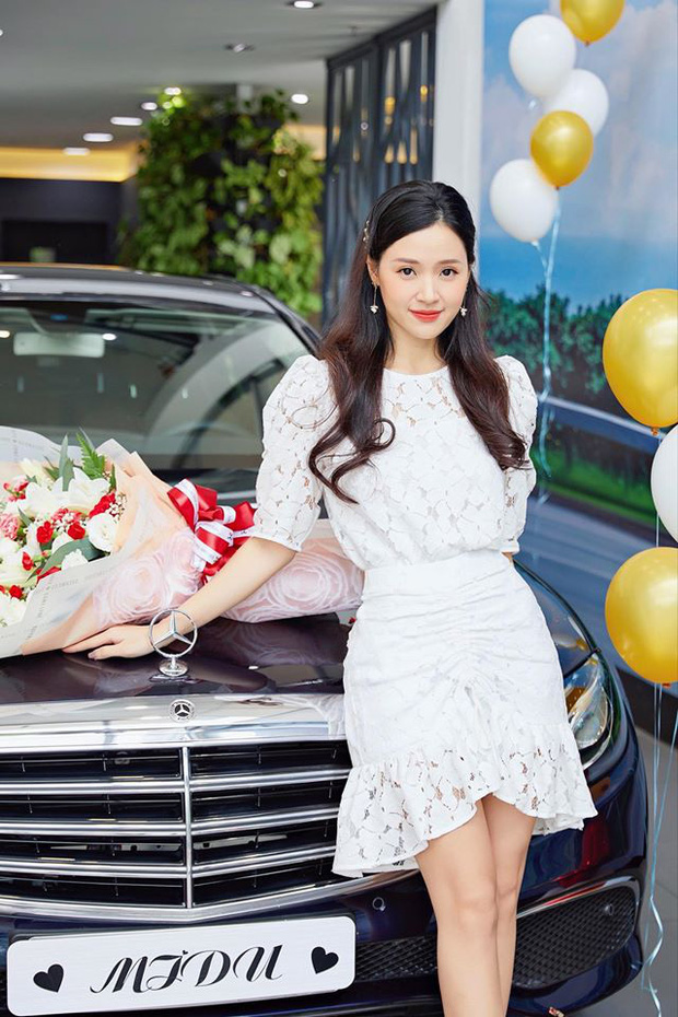 Hậu bán 21 lô đất, Midu tiếp tục khoe không gian công ty riêng: Bày trí tối giản theo mong muốn, nhìn là thấy giàu! - Ảnh 6. Hậu bán 21 lô đất, Midu tiếp tục khoe không gian công ty riêng: Bày trí tối giản theo mong muốn, nhìn là thấy giàu! - Ảnh 6.
