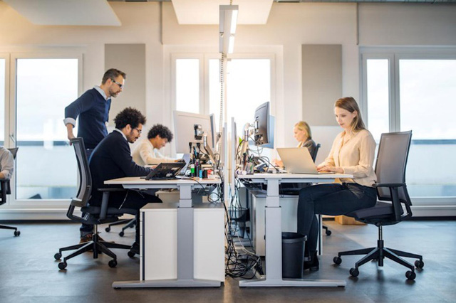 Doanh nghiệp sôi động trở lại đường đua 2 tháng cuối năm 2021 - Ảnh 2. Doanh nghiệp sôi động trở lại đường đua 2 tháng cuối năm 2021 - Ảnh 2.