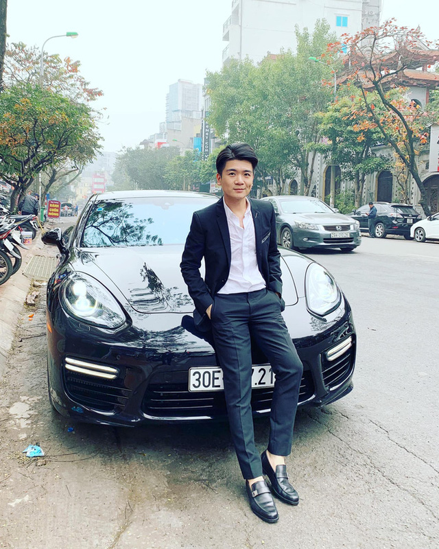 Trở thành lãnh đạo ngân hàng ở tuổi 32, cậu cả nhà bầu Hiển còn khiến dân tình chết mê khi check-in cùng dàn xe trị giá hơn 100 tỷ đồng - Ảnh 3. Trở thành lãnh đạo ngân hàng ở tuổi 32, cậu cả nhà bầu Hiển còn khiến dân tình chết mê khi check-in cùng dàn xe trị giá hơn 100 tỷ đồng - Ảnh 3.